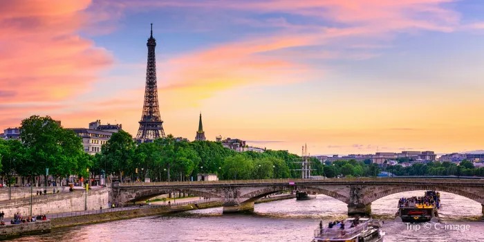 Seine River Cruise — Paris, France